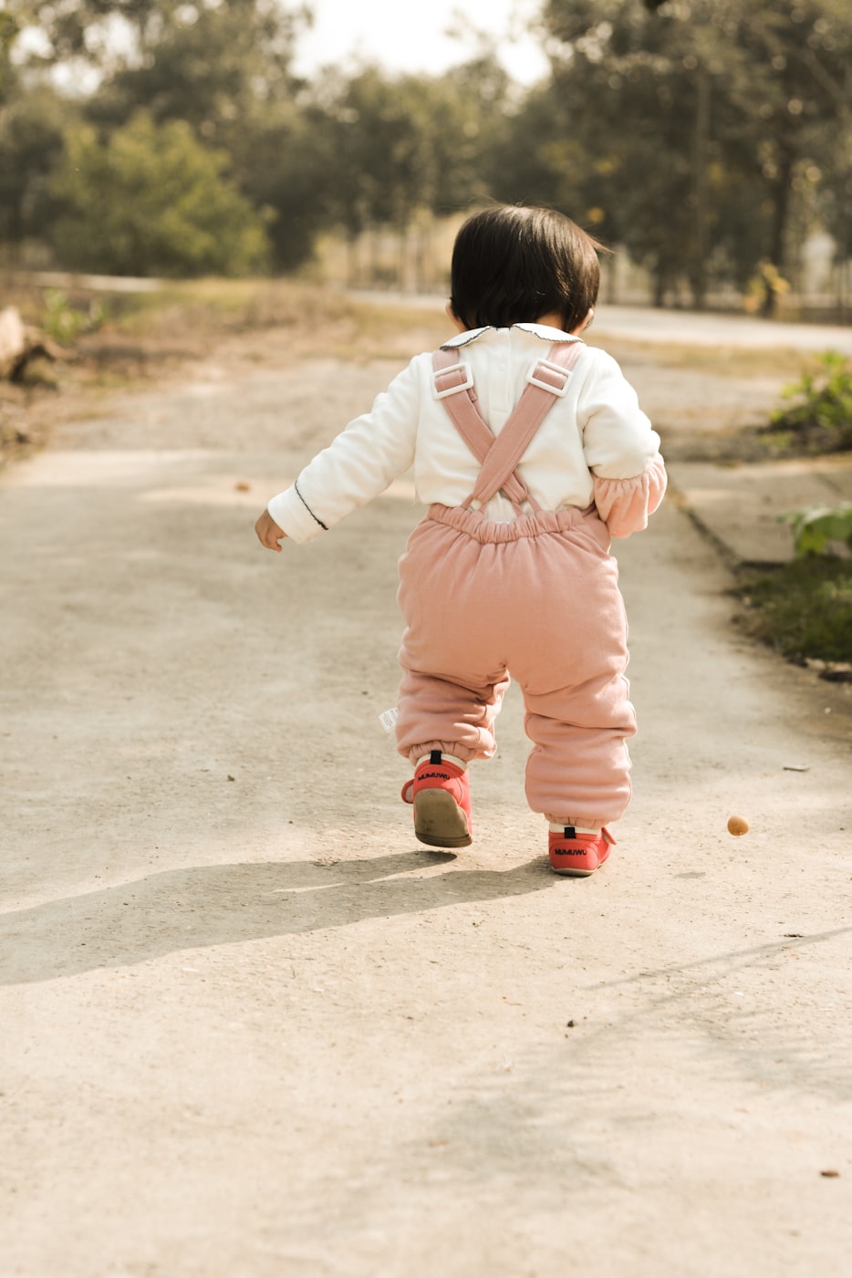 孕妈供卵生的宝宝光脚走路好吗（孕妈供卵生的宝宝光脚走路好吗）