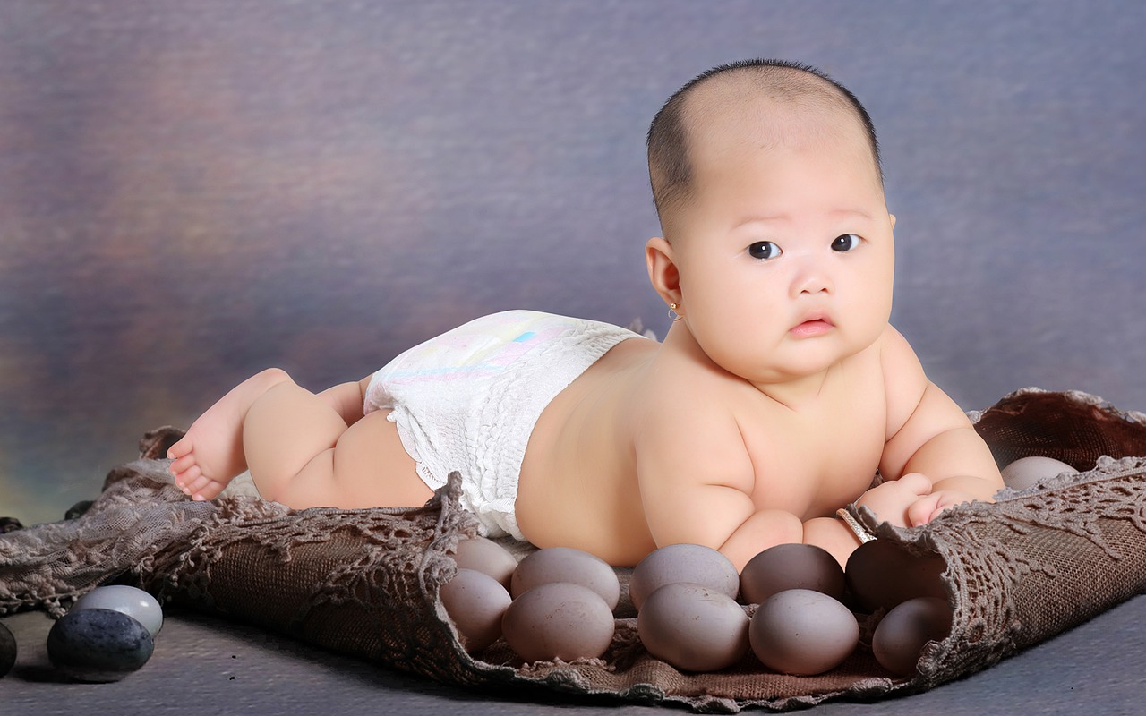 孕妈供卵生的宝宝一个月长1斤正常吗（孕妈供卵生的宝宝一个月长1斤正常吗为什么）